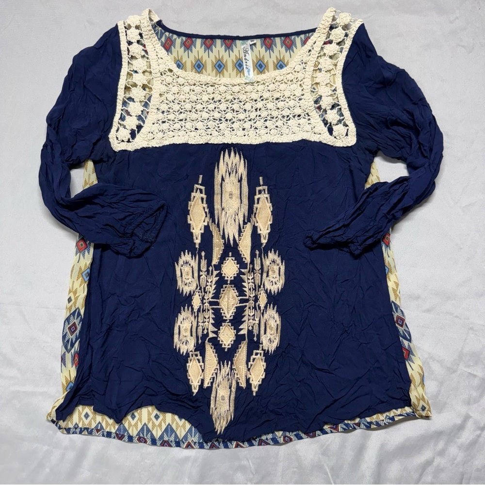 Women’s Andrée Blue embroidered long-sleeve tunic top Size Medium